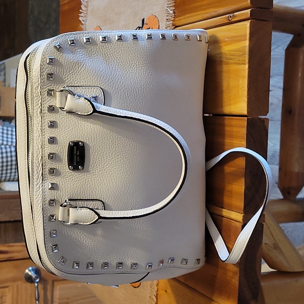 MICHAEL KORS, Large Satchel w/crossbody strap, White w/silver studs